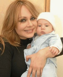 a  (Gabriela Spanic)